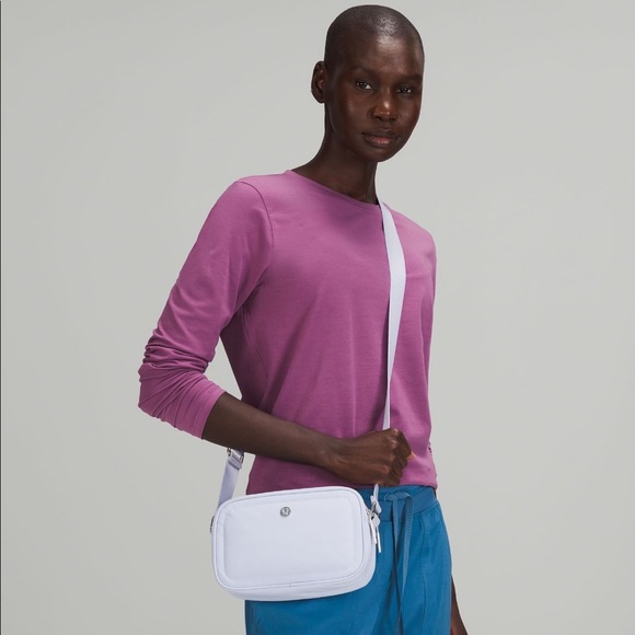 ✨Sold✨Lululemon • Crossbody Camera Bag - Picture 12 of 14